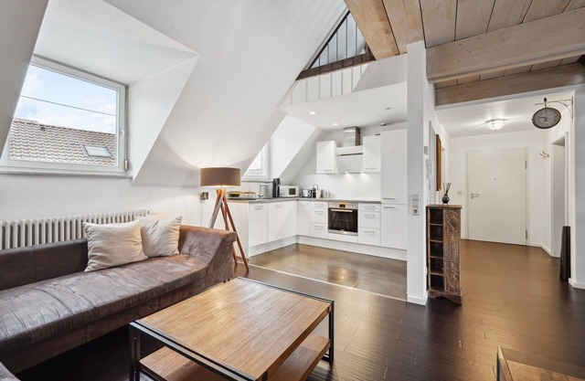 EXQUIS 2.5BR Maisonette JACOBSEN I Centre I AirCon I Home Office i Balcony