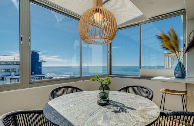 Exquisite Apartment in Mouille Point near Golf Course (Serenity)