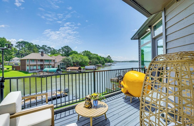 Exquisite Canal-Front Home: Access to Lake Conroe!