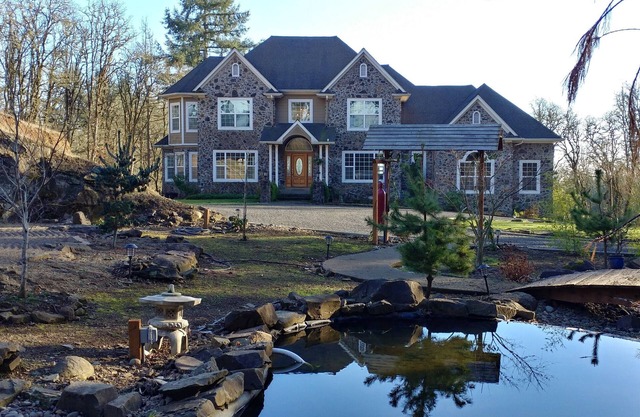 Exquisite Estate on 10 acres in North Albany. 15 minutes to OSU.