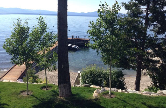 Exquisite lake house! Private Beach, Boat Dock, Lake, Skiing, Casinos, Views!