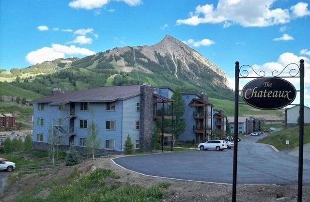 Exquisite Mountain View! Great Location on Free Bus Route! 5 Star Reviews!
