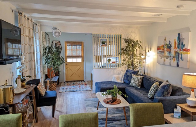 Extended Stay! 2 Bedroom/1 bath/Sleeps 6