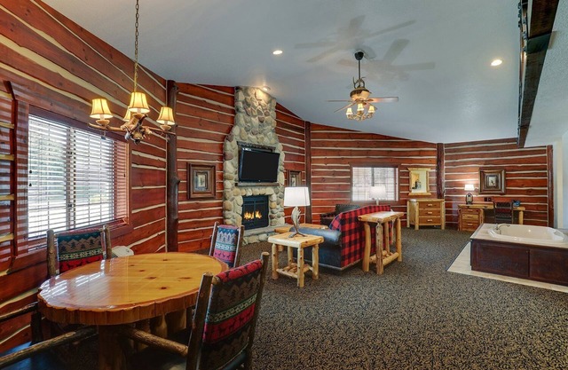 Extended Stay Premier Suite Cottage, Stoney Creek Des Moines, Free Breakfast
