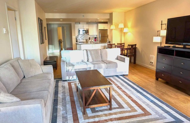 Extra Large 2-bdrm, 2 bath at Harbor Steps - Walk to Pike Place, Waterfront!