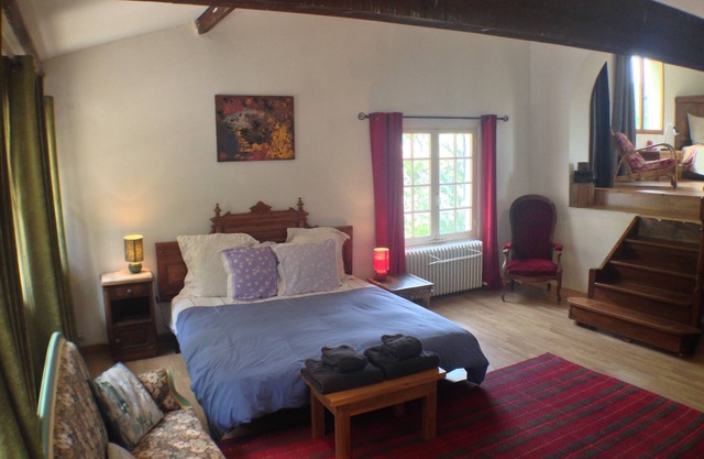 Extra Spacious Grand 2-Bedroom Suite in Famous Village of Bédoin in Provence
