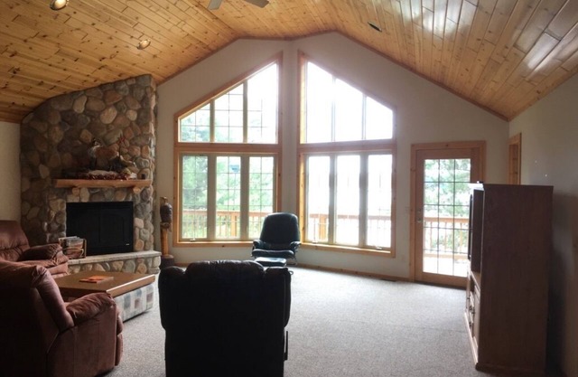 Extravagant Lake Front View Cottage