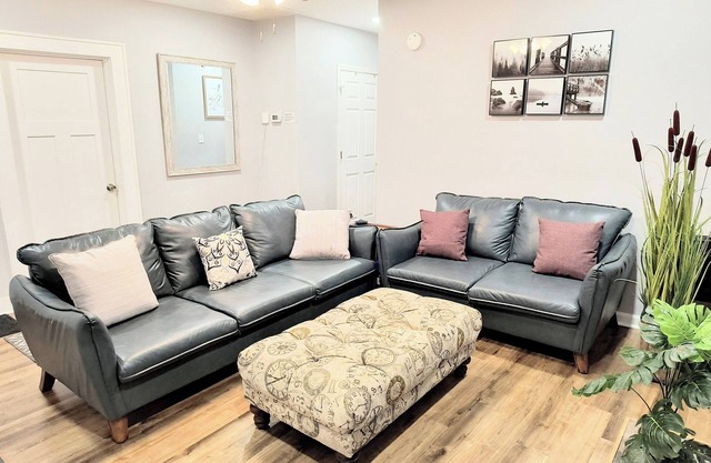 Extreme Comfort 3BD/2BA Cozy Home Near Downtown, Colleges, Tanger, Coliseum