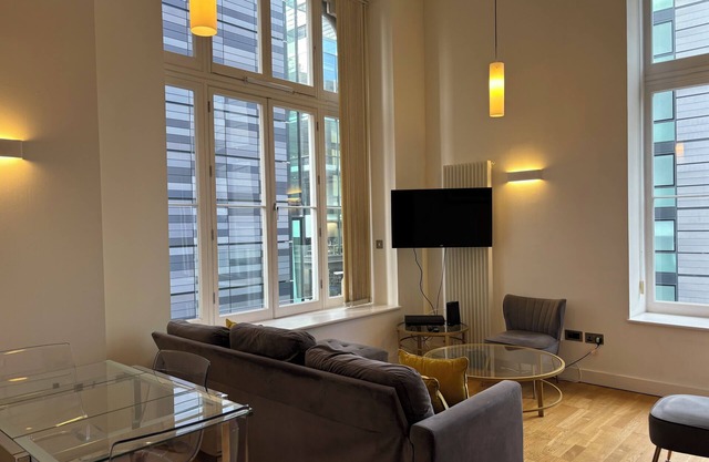 Extremely central Quartermile apartment near Castle and University