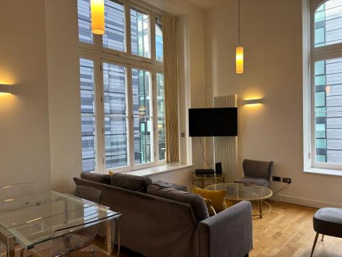 Extremely central Quartermile apartment near Castle and University