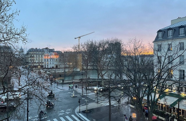 Extremely rare 3-bedroom apartment on the Seine