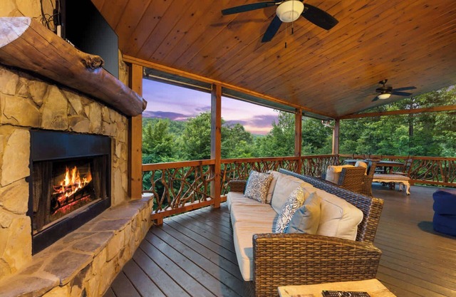 EZ Come EZ Geaux - Stunning Mtn Views - Hot Tub