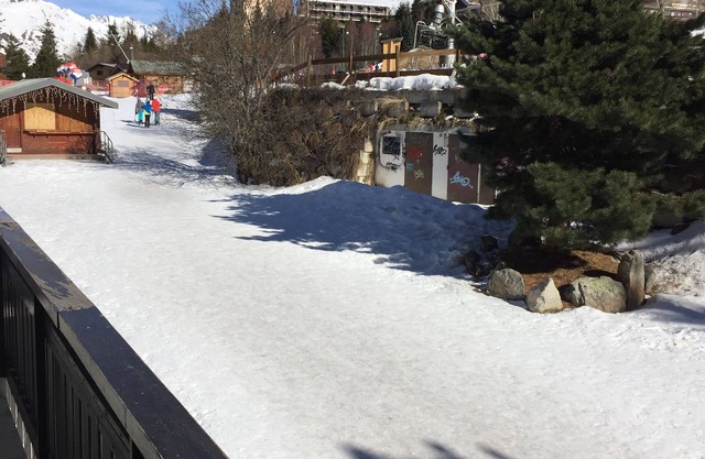 F2, 1st line on the slopes, 100m ESF, full equipment, free WIFI