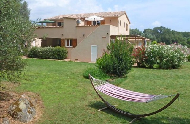 F2 for 4 people quiet with terrace and large garden, Clim. Wireless.