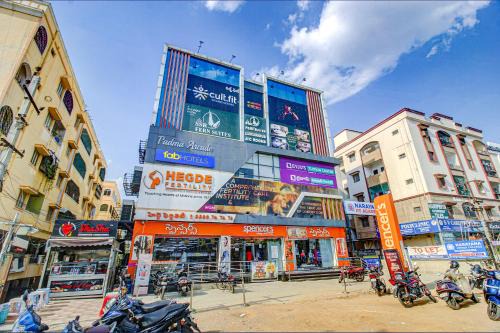 FabHotel SSR Fern Suites - 100M from GSM Mall Madeenaguda