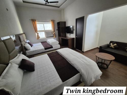 FabHotel Varanasi Suites