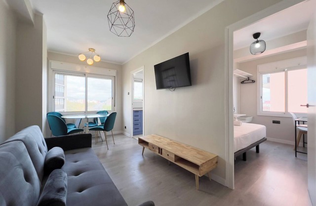 FABRA 5-2 - Three Bedroom Apartment, Sleeps 3