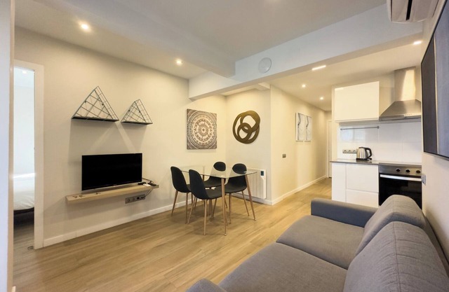 FABRATIC-3h - Three Bedroom Apartment, Sleeps 5