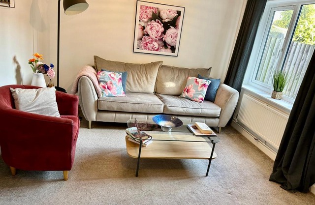 Fabulous 2 bed Town house free parking WiFI