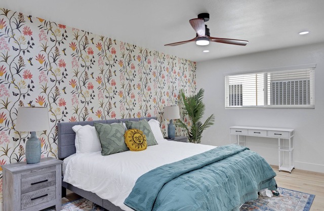 Fabulous 2-bedroom apartment close to Downtown Long Beach with AC/Wifi