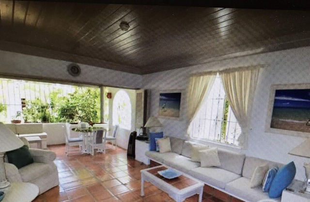 Fabulous 2 bedroom villa with pool and 5 min walk to Mullins Beach