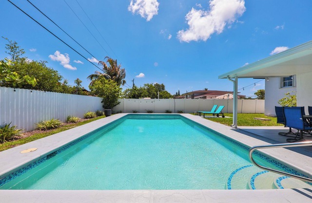 Fabulous 5-bedroom house with sparkling pool in North Miami Beach