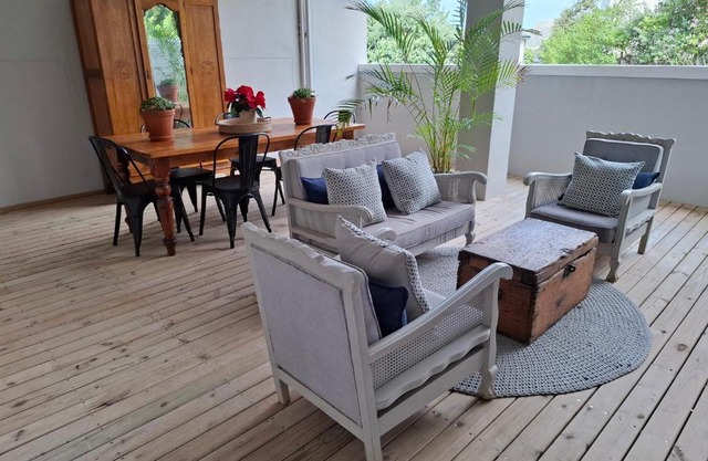 Fabulous apartment next to beach and Kalkbay