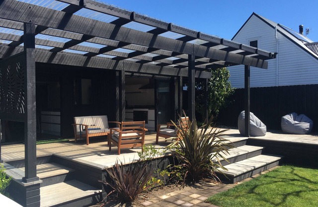 Fabulous bach with large secluded sunny backyard just minutes from beach