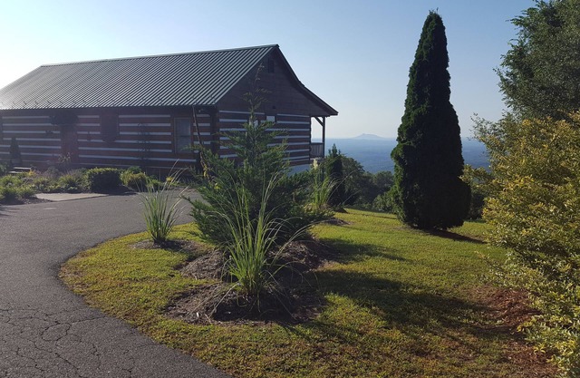 Fabulous cabin with extraordinary view 7NC/VA counties