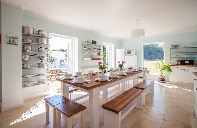 Fabulous coastal 6 bedroom 4 bathroom holiday home, parking and sunny garden