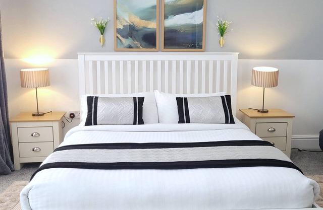 Fabulous Family Apartment Available | Wigan Central | Free Parking | 6 Guests