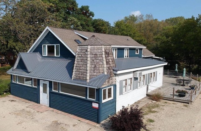 Fabulous Lake House near Lake Geneva, 1.5 hours from Chicago!