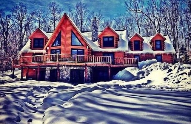 Fabulous Luxury Log Home, 6 BR 4BA, Pool Table, Hot Tub, BEST Location