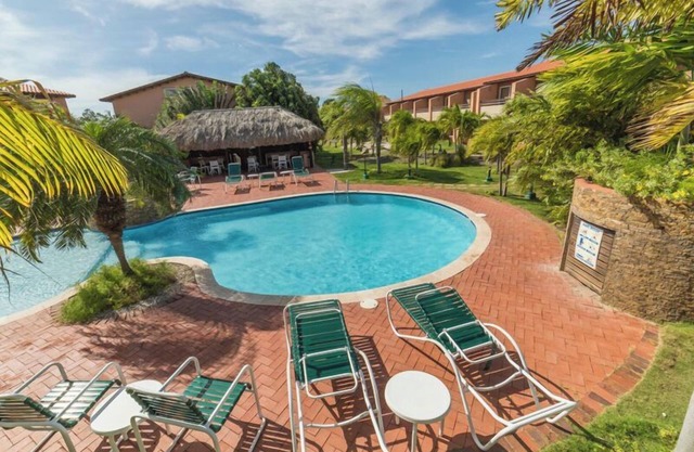 Fabulous, spacious townhome steps from Eagle Beach