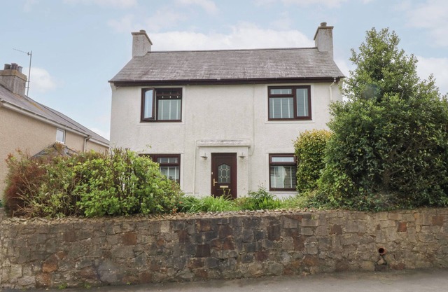 FAIRFIELD, pet friendly, with a garden in Llanbedrog