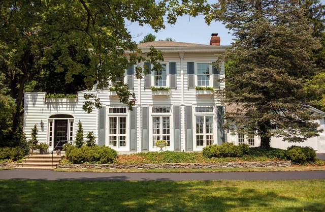 Fairview - an Expansive Retreat