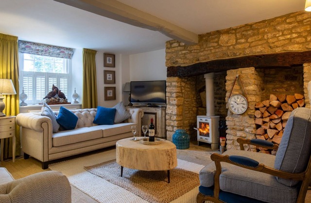 Fairview Cottage, Longborough - sleeps 8 guests in 4 bedrooms