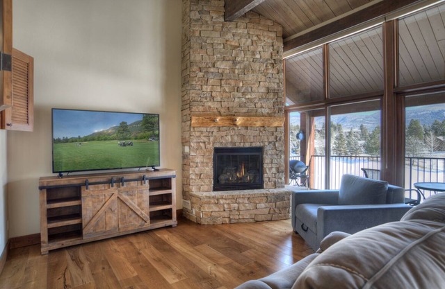 Fairway View Retreat (#731) |10 min to Ski - Golf - AC - Pool/Hot Tub - Decks