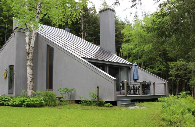Falcon House: VT Modern Chalet w/Sauna on 25 Acres - Hike - Bike to Village