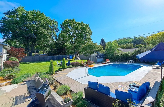 Fall 2 nt min Serene home heated pool close to wine trail large fenced yard