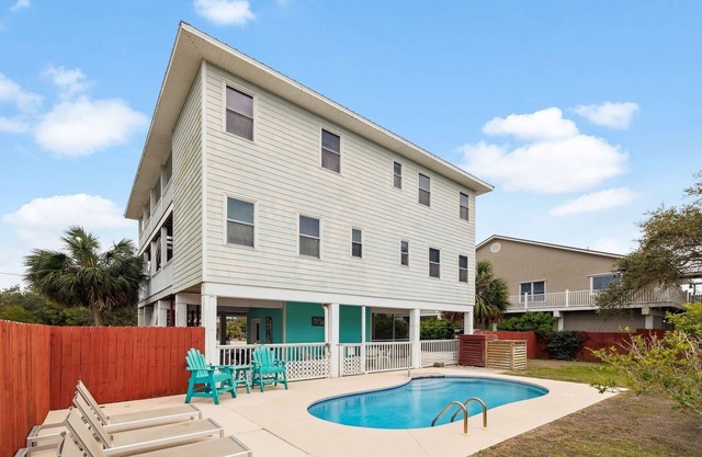 Fall Availability! Private Pool! Fenced Yard! Wrap Around Porches with Gulf Views! Shuffleboard!