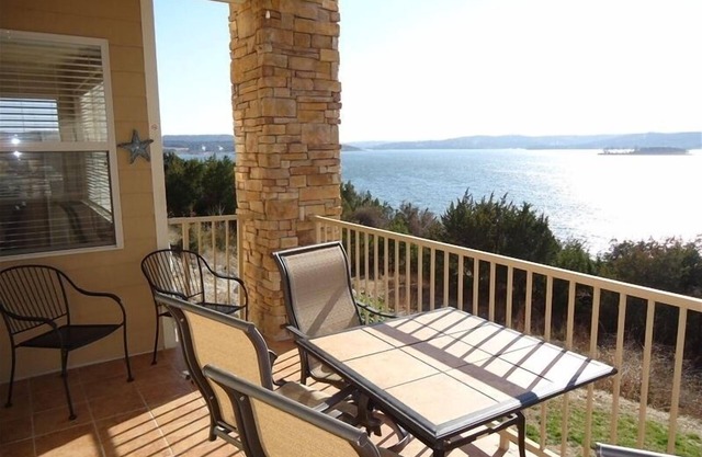 Fall Dates open! Luxury Lakefront Condo! 2 King Beds/2 New Baths, What A View!
