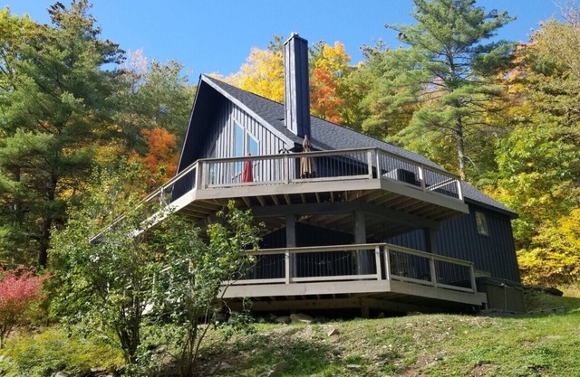 Fall Foliage Fun! 1 Mile from Mine Kill State Park! Hiking, Kayaking, Fishing.
