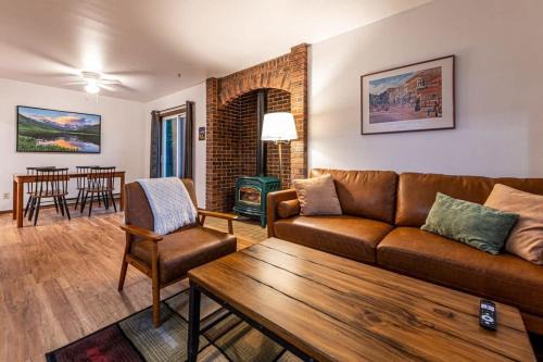 Fall Getaway in Cozy 2BR near Old Town Lafayette