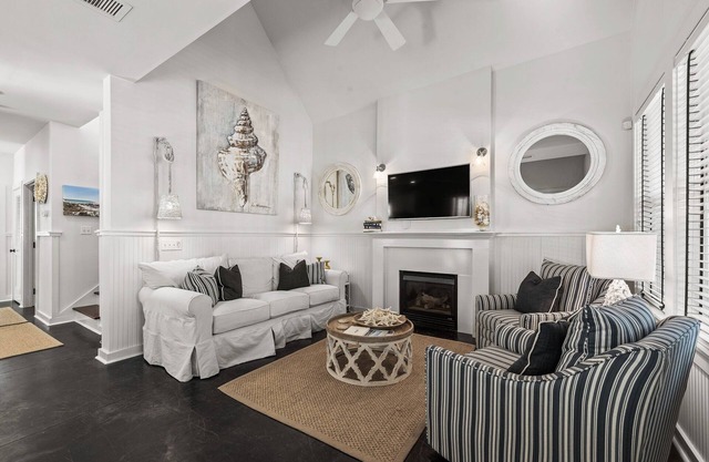 Fall Getaways Available! Golf Cart! Grill! Screened Porch! 2-5 Blocks from Beach!