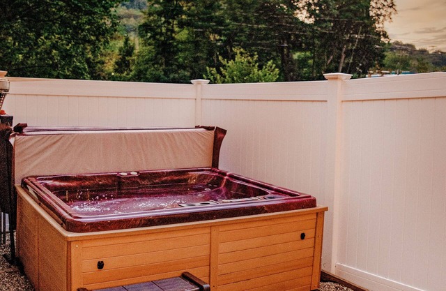 FaLL Western Mass Getaway-Airhockey-Hot tub-Firepit