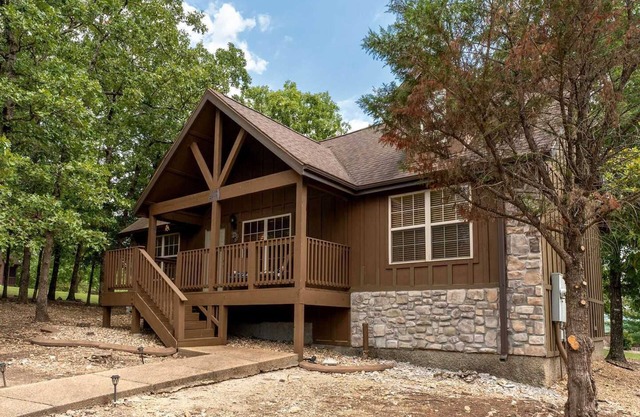"Falling Leaf" Lodge - Stonebridge Resort by SDC -Short walk to Private Lake - SB100
