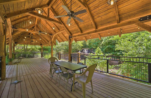 Falling Water Chalet Upper Unit: Near Bike Trails!