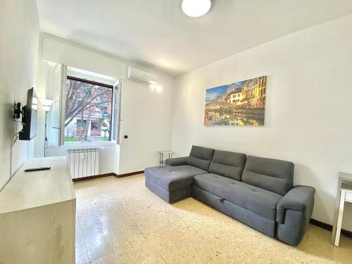 Famagosta Home, Navigli Style, spazioso e confortevole per gruppi e famiglie, a piedi da Metropolitana Famagosta, per Stazione Centrale e Garibaldi