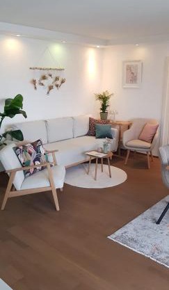 Familienfreundliche und moderne Wohnung mit Balkon